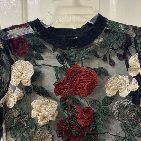3/$16 Sheer Floral Black Top Size M - Picture 2 of 4